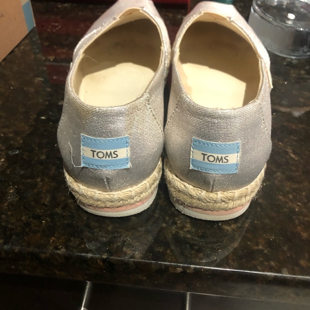 Toms wedge platforms gold woven size 9